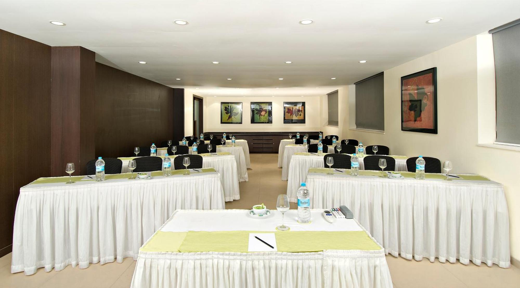 Citrus Hotel Lonavala Luaran gambar