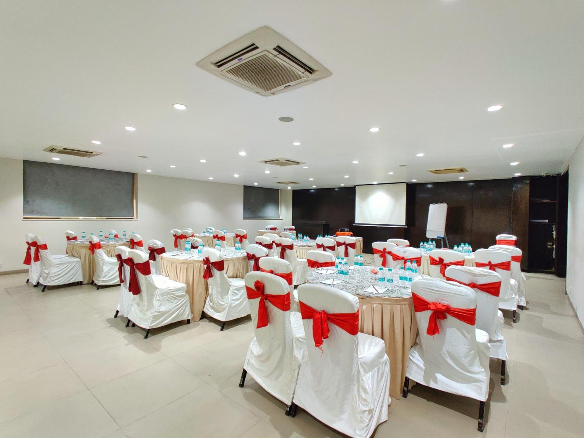 Citrus Hotel Lonavala Luaran gambar